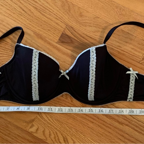 Women’s Underwire Bra in size 34D Black w/Lace by b.tempt’d - Picture 3 of 9